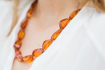 Élégant collier de perles à facettes en ambre de la Baltique 2
