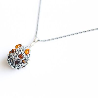 Fabergé Inspiré Ambre Oeuf Collier Médaillon