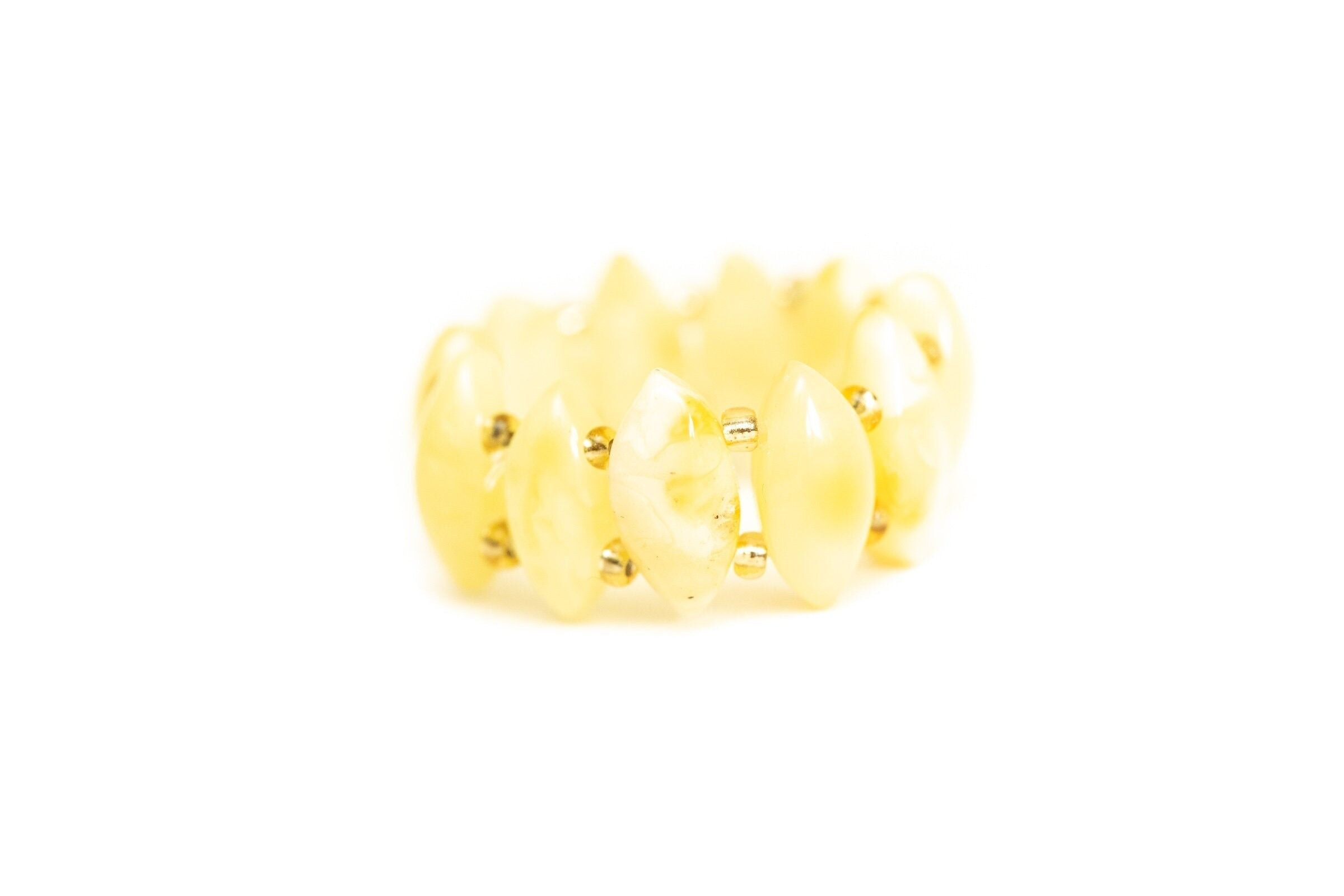 Bague extensible en perle jaune caramel