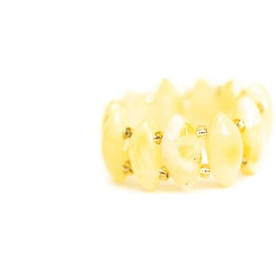 Anello elastico con perline gialle color caramello