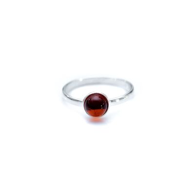 ESSENTIALS Mini anello impilabile con ambra rosso ciliegia