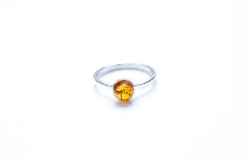 Mini bague empilable en ambre ESSENTIALS 1