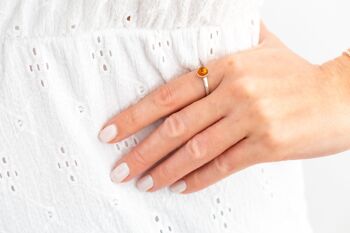 Mini bague empilable en ambre ESSENTIALS 2