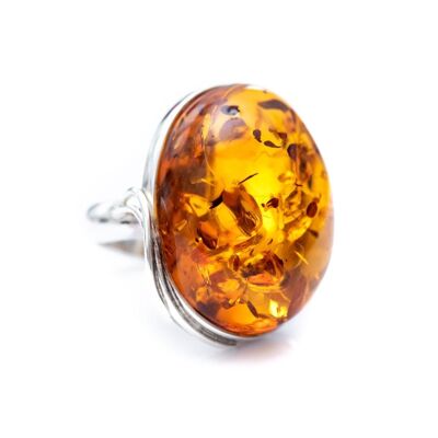 Grande bague en ambre faite à la main