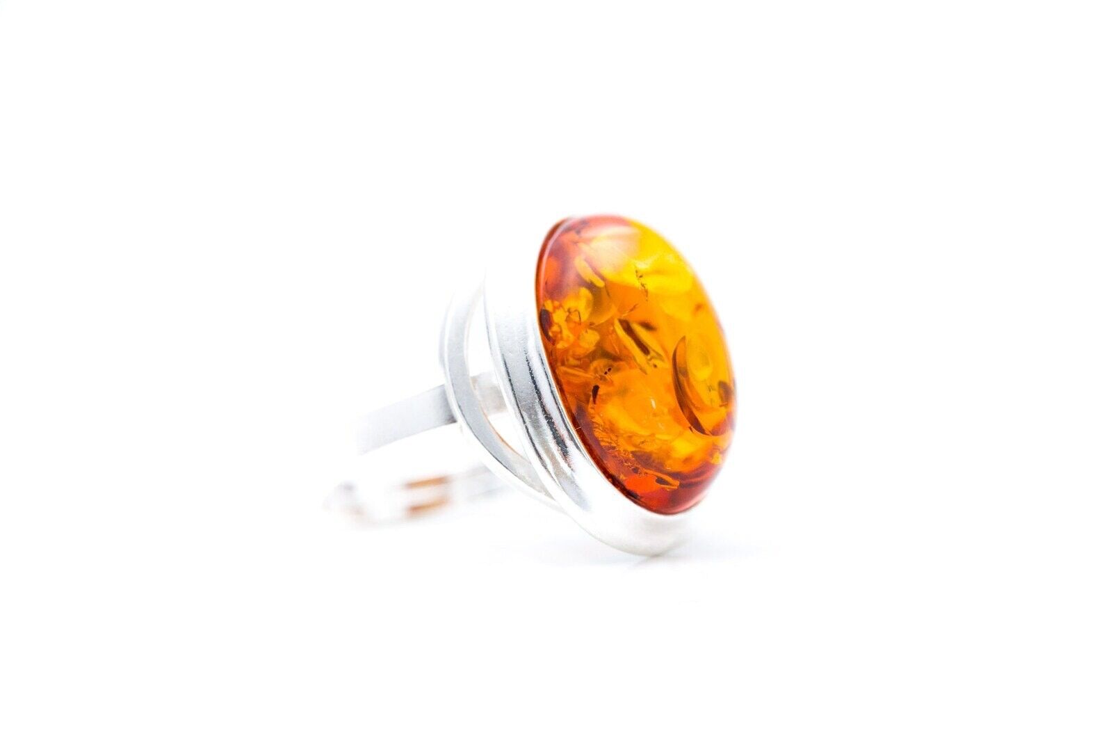 Klassischer ovaler Ring mit Cognac-Bernstein