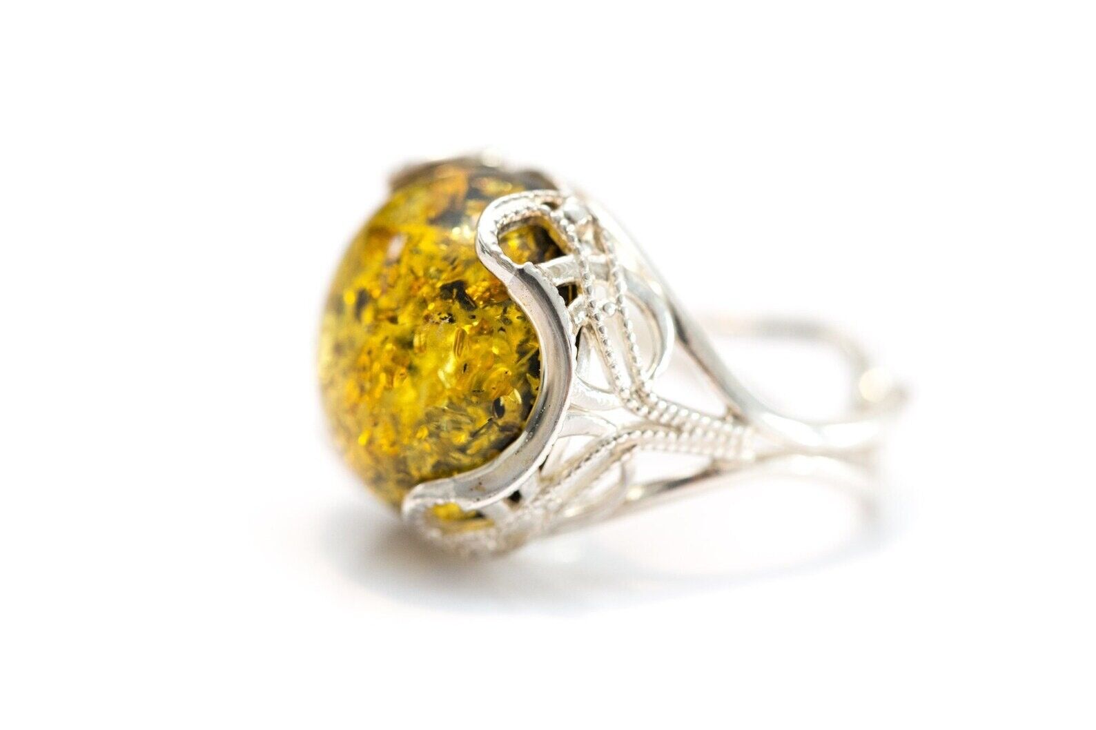 Runder Statement-Ring aus grünem Bernstein