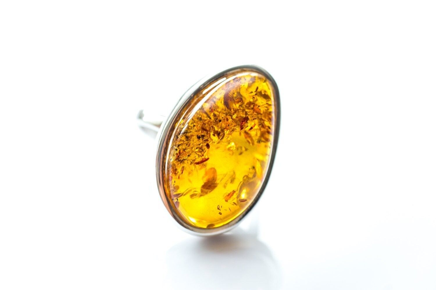 Semplice anello ambra ovale