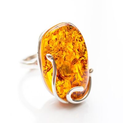 Grande anello ovale in ambra