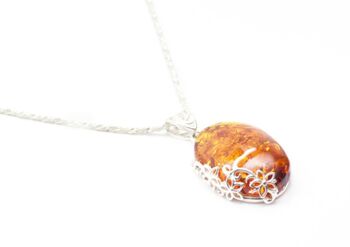 Grand pendentif floral en ambre 1