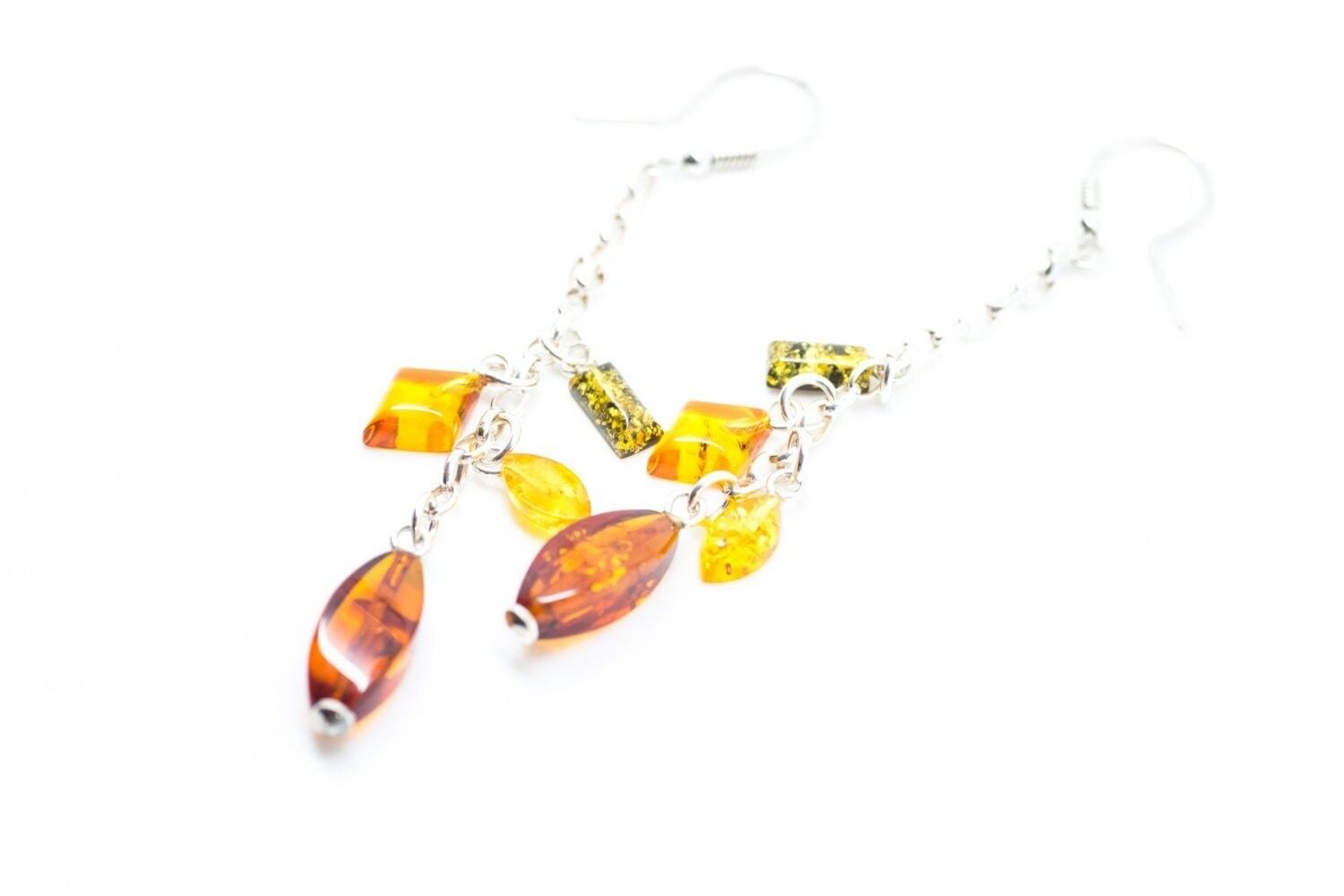 Orecchini pendenti con perline d'ambra