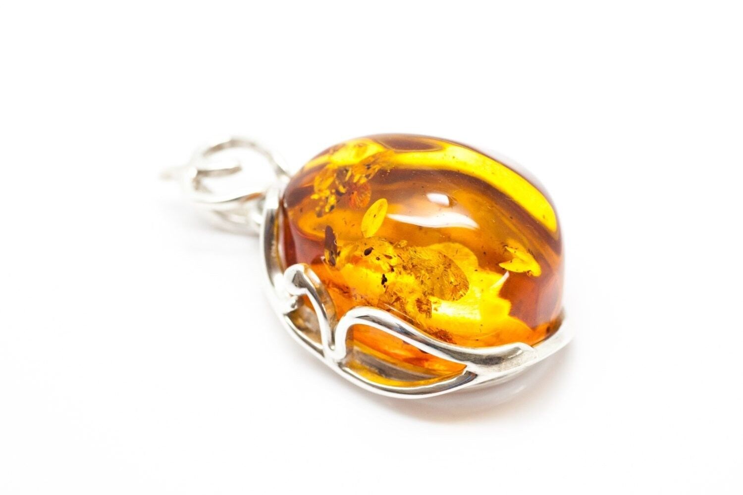 Ciondolo rotondo in ambra dorata