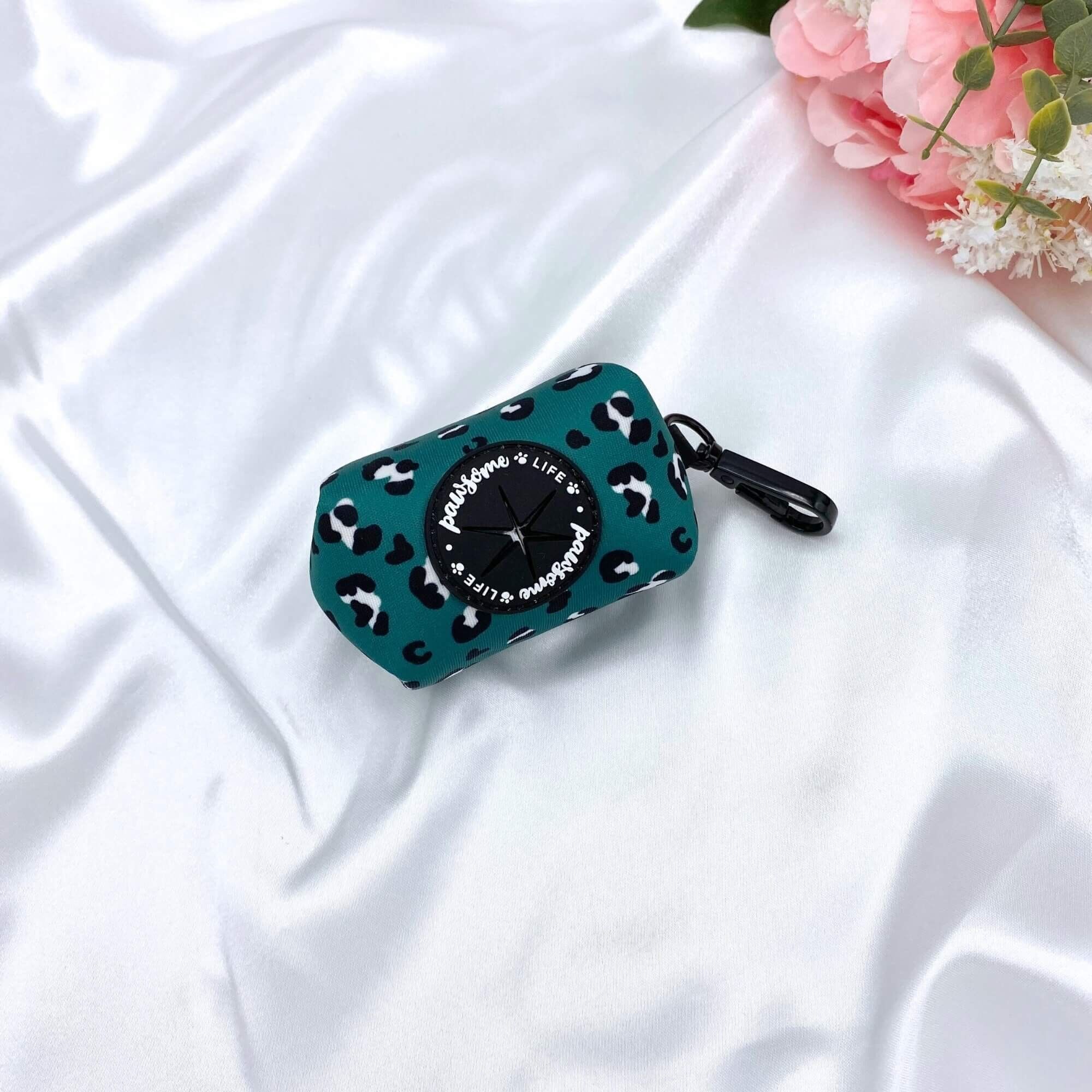 Supporto per borsa per cacca di leopardo verde