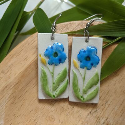 Boucles d'oreilles fleurs bleues, boucles d'oreilles argile d'été, boucles d'oreilles florales élégantes