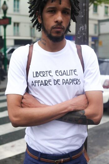 Tee-shirt LIBERTÉ, ÉGALITÉ, AFFAIRE DE PAPIERS 1