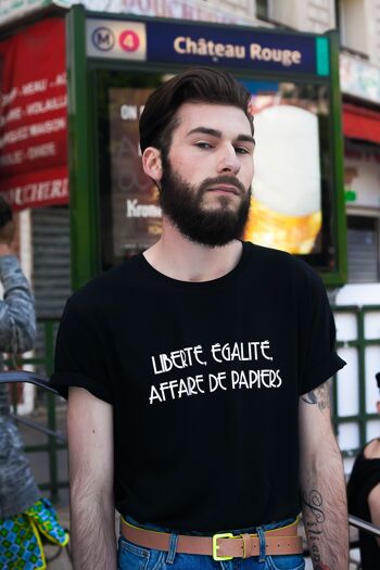 Tee-shirt LIBERTÉ, ÉGALITÉ, AFFAIRE DE PAPIERS 2