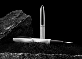 Stylo Plume Aero blanc pearl 14 ct