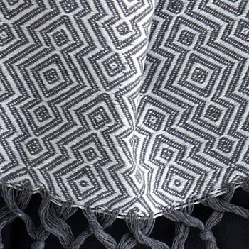 Jeté en coton texturé zigzag | Blanc sur gris | 190x90 4