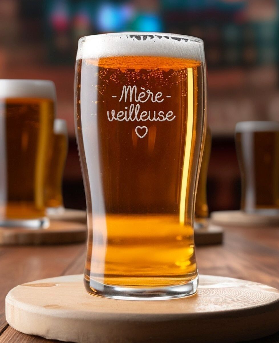 Bicchiere da birra leggero per la notte della mamma (inciso)