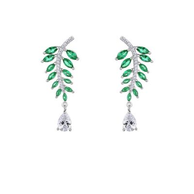 Orecchini in argento con foglie cadenti verde smeraldo