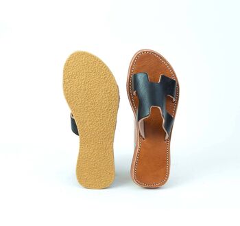 Sandale en cuir noir en forme de H 2