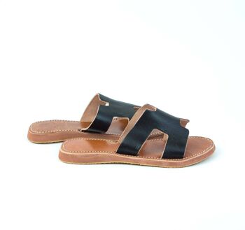 Sandale en cuir noir en forme de H 4