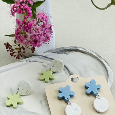 Orecchini a bottone Jesmonite Terrazzo | Gioielli di fiori estivi | Indaco blu verde oliva
