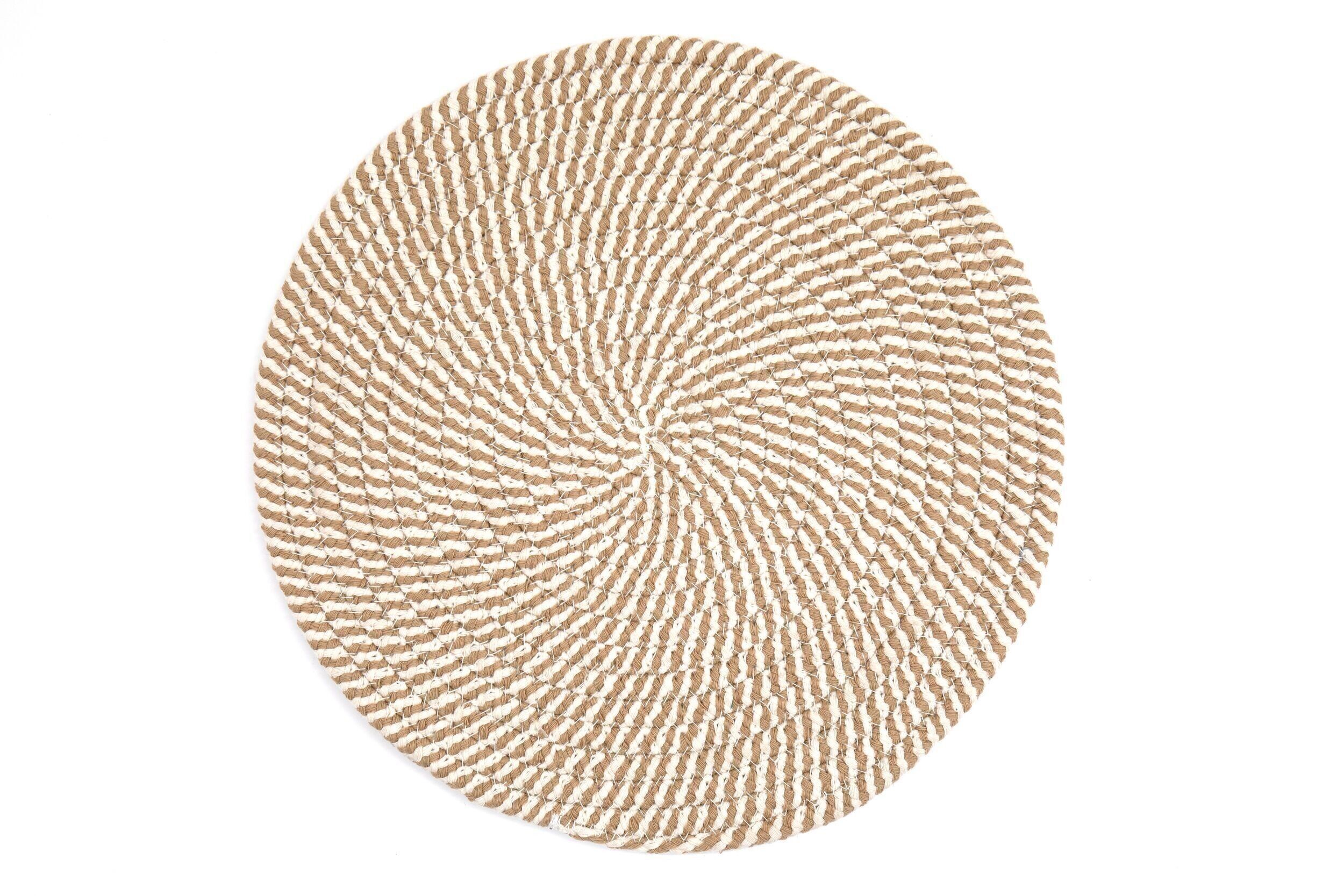 Set aus vier gestreiften gewebten Tischsets