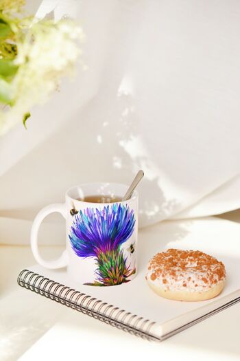 Tasse en céramique de café de thé de chardon et d'abeille de couleur vive, tasse d'abeille, tasse de chardon, tasse écossaise, cadeau d'amoureux d'abeille, tasse d'abeilles Buzzy, amoureux d'abeille 3