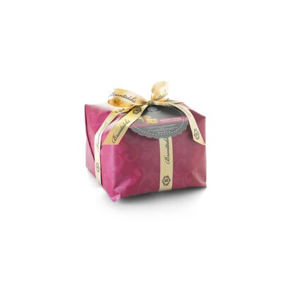 Strawberry and black cherry panettone wrapped in 750 grams