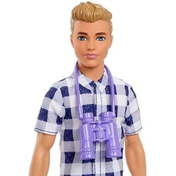 Mattel - réf : HHR66 - Barbie -  Ken Camping avec chemise à carreaux, jean effet usé et baskets blanches - Poupée mannequin 3