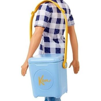 Mattel - réf : HHR66 - Barbie -  Ken Camping avec chemise à carreaux, jean effet usé et baskets blanches - Poupée mannequin 4