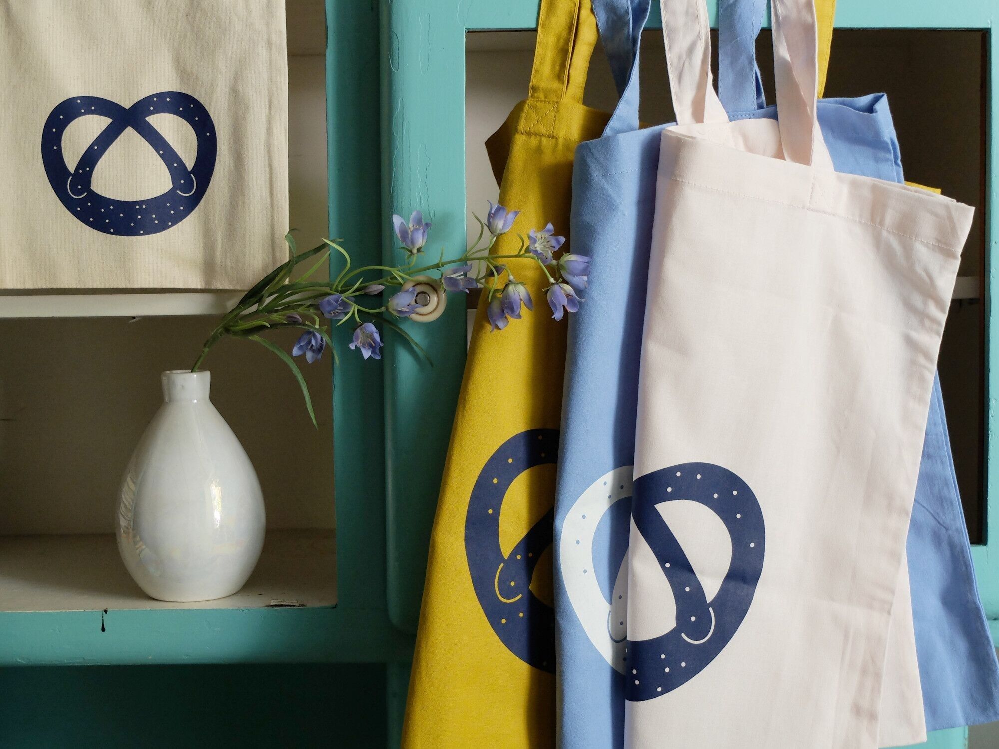 Borsa in tessuto stampato a mano con motivo pretzel