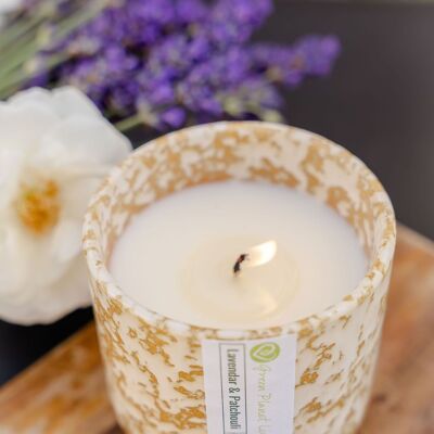 Lavendel- und Patchouli-Kerze mit natürlichem Insektenschutzmittel