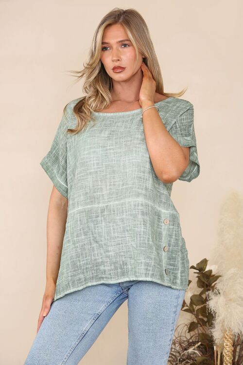 Summer top with decorative buttons