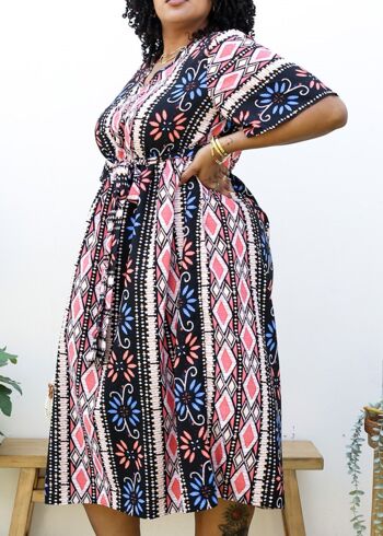 Robe mi-longue imprimée à motif géométrique de grande taille avec ceinture nouée à la taille-Noir 4