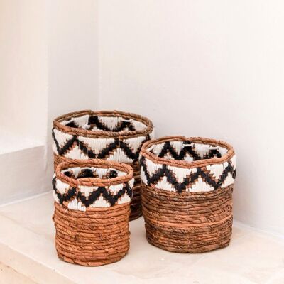 Small decorative basket plant basket or storage basket made of banana fiber with braided macrame SADARA