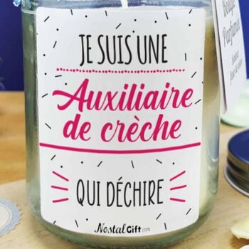 Bougie Jar blanche  "Je suis une auxiliaire de crèche qui déchire" Cadeau pour l'auxiliaire de crèche 5