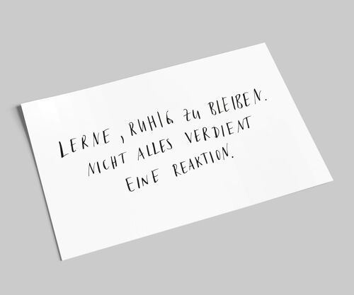 Schriftzugkarte | Lerne, ruhig zu bleiben. Nicht alles verdient eine Reaktion | Deko-Postkarte