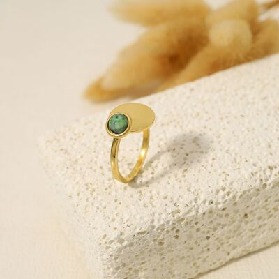 Mattgoldener Ring mit vorderer Öffnung und grünem Stein