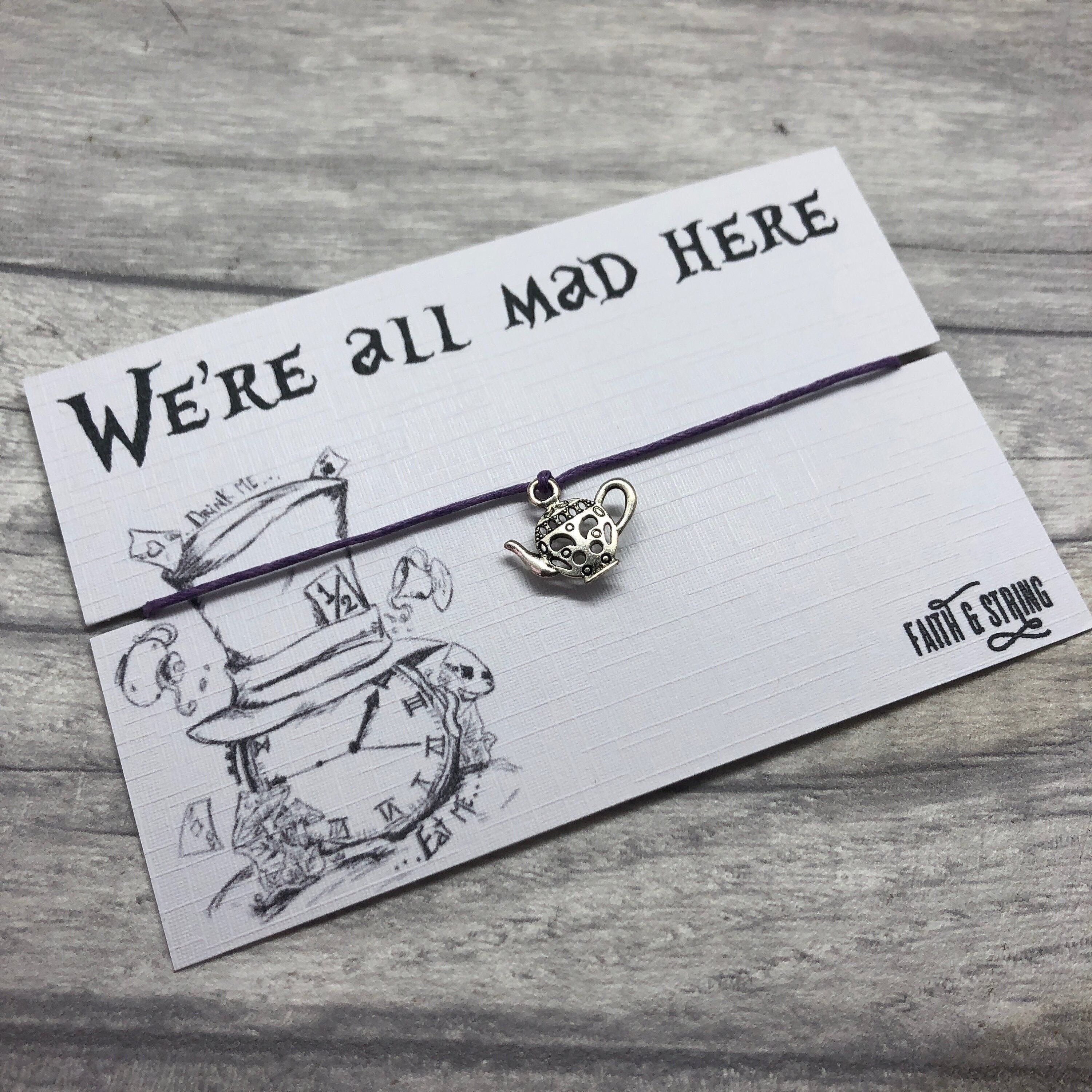 Regalo loco de Alicia en el país de las maravillas, aquí estamos todos locos, regalo para el fan de Alicia en el país de las maravillas, regalo para la hermana mayor, regalo para la tía.