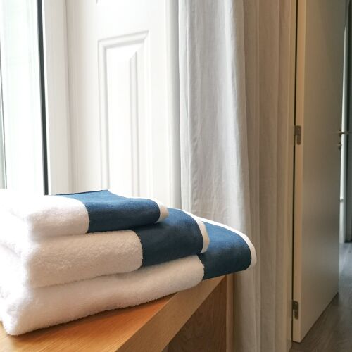 TOWEL WITH SOFT LINEN TRIM - STEEL BLUE - Guest towel - 30 x 50 cm