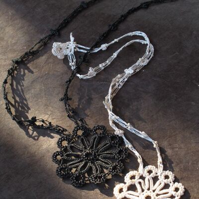 Handgefertigte Halskette "MEDALYON", Carbon schwarz