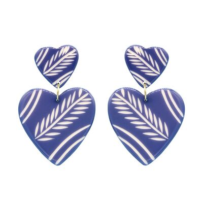 Aretes colgantes de corazón grabados en resina azul