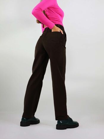 Pantalon en velours côtelé durable en marron 6
