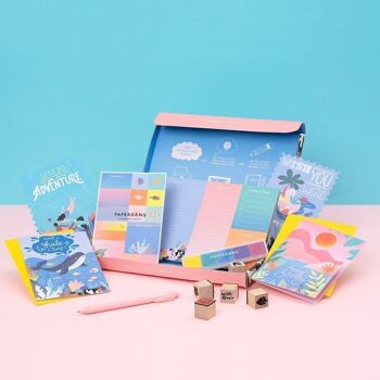 Papergang : Une boîte de sélection de papeterie - Édition Just Keep Swimming 1