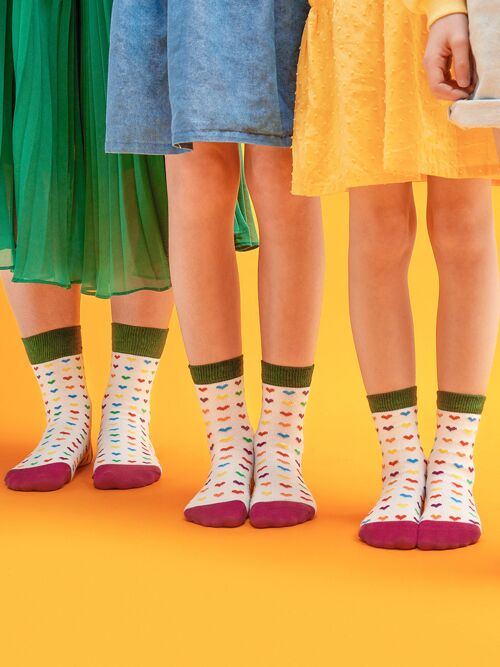 Bio Kindersocken - Weiße Socken mit bunten Herzen für Kids, Hearts