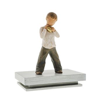 Heart of Gold - Figurine garçon par Willow Tree 5