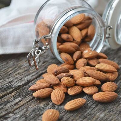 Sweet shelled almonds 37/38