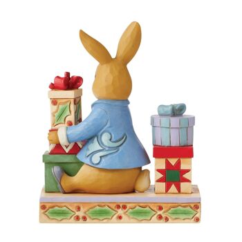 Figurine Pierre avec cadeaux - Beatrix Potter par Jim Shore 4