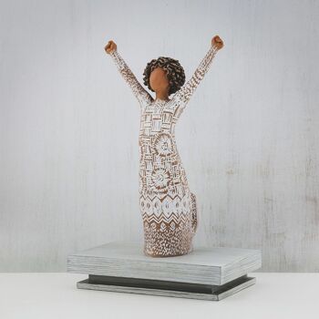 Figurine Courageous Joy par Willow Tree 4